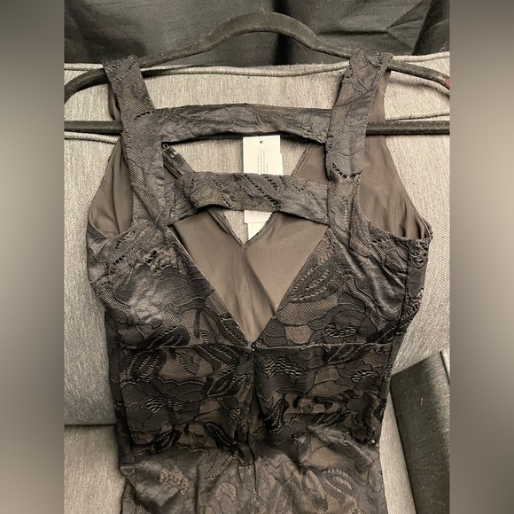 Guess Frida Lace A-Line Bodycon Dress - Picture 4 of 11